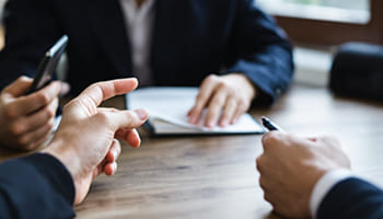 Mediator führt Mediationsverfahren nach Mediationsgesetz durch