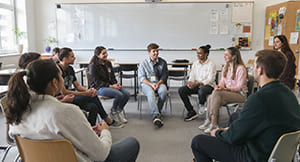 Schülermediatoren bei der praktischen Ausbildung für Schulmediation